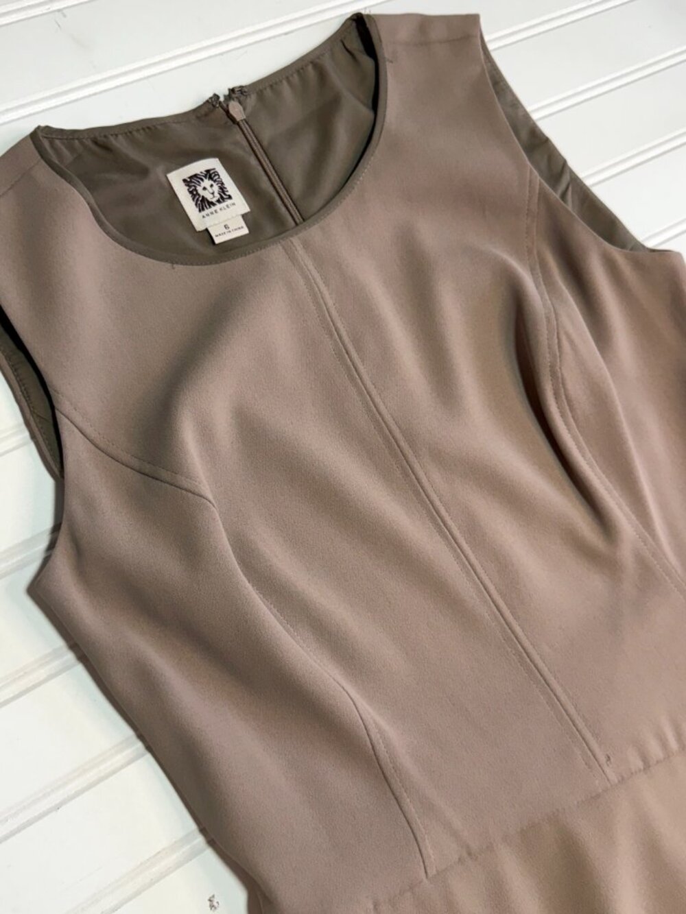 Anne Klein Taupe Sheath Dress Size 6 Sleeveless Work Career Midi - Picture 5 of 10